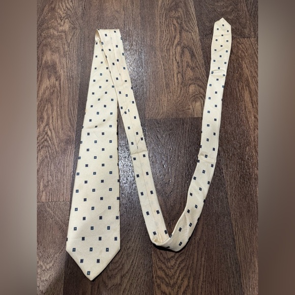 Christian Dior Tie 100% Silk Made in USA Cream Square Pattern - Picture 5 of 8